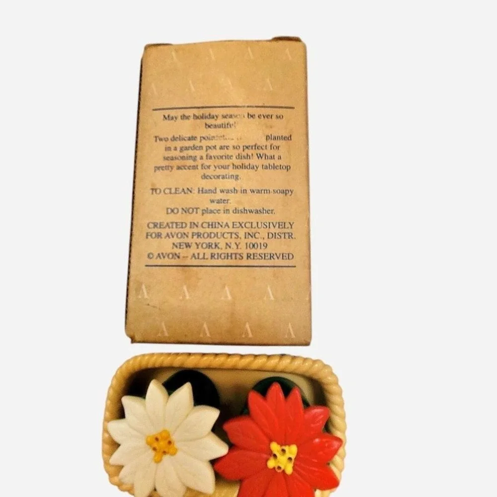 Vintage Avon Christmas Blossoms Tabletop Collection Salt and‎ Pepper Shakers